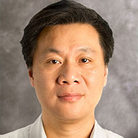 Профессор материаловедения Цинь Вон