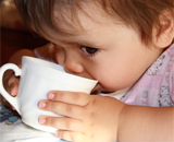 Детям с молочной аллергией необходимо "подсесть" на молоко