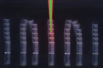 Новая лазерная установка исследует метаматериалы сверхбыстрыми импульсами
